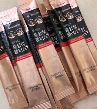 서울약사신협_투데이홍삼정플러스스틱_10g x 60포 — 5점을 준 리뷰어가 2021년 6월 올린 사용 사진