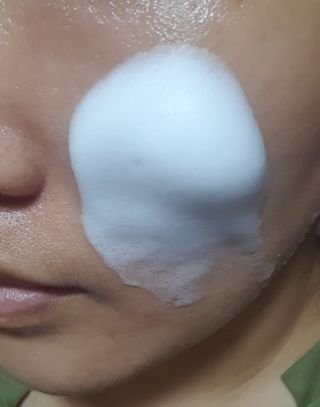 아미퓨어 [라이브] 피부장벽 강화를 위한 머랭 버블 클렌저 천연계면활성제로 온가족 사용가능 — 4.5점을 준 리뷰어가 2021년 7월 올린 사용 사진