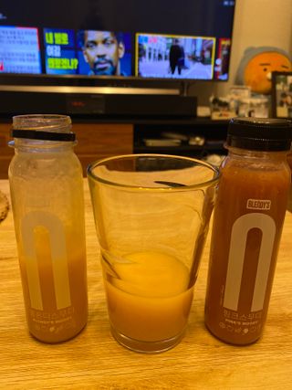 BLENDY'S 핑크 스무디+블론디 스무디 — 5점을 준 리뷰어가 2021년 11월 올린 사용 사진