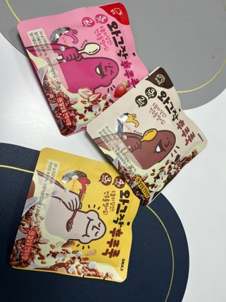 스낵스 와그작후루룩 3종_카카오2봉+아몬드2봉+딸기2봉 (총 6봉) — 5점을 준 리뷰어가 2024년 2월 올린 사용 사진
