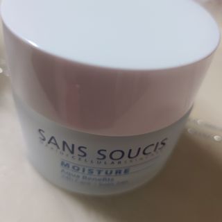 산수시 아쿠아 베네핏 24h 수부지 물광 속건조 수분크림 50ml — 5점을 준 리뷰어가 2021년 6월 올린 사용 사진