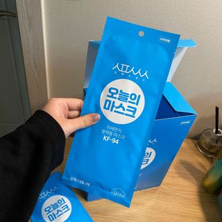 [심폐소생소] KF94 오늘의 마스크 대형 — 3.5점을 준 리뷰어가 2022년 1월 올린 사용 사진