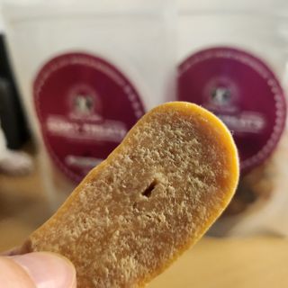 [졸리졸리] 애견 치즈스틱 (HORSE MILK CHEESE) — 5점을 준 리뷰어가 2023년 1월 올린 사용 사진