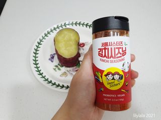 [서울시스터즈] 김치시즈닝 국내 최초 뿌려먹는 김치파우더 100g 1개+ 신제품 고추장 핫소스 185g 1개 — 5점을 준 리뷰어가 2021년 10월 올린 사용 사진