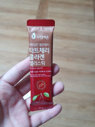 자연에온 가득담은 몽모랑시 타트체리 콜라겐 젤리스틱 — 5점을 준 리뷰어가 2021년 1월 올린 사용 사진
