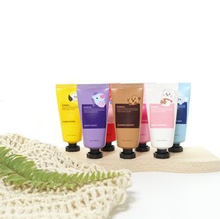쿤달 BT21 시어버터 앤 마카다미아 퓨어 핸드크림 50ml 7구 기프트 세트 — 5점을 준 리뷰어가 2021년 3월 올린 사용 사진