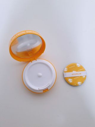 아토팜 톡톡 페이셜 선팩트 SPF43 PA+++ — 5점을 준 리뷰어가 2021년 3월 올린 사용 사진