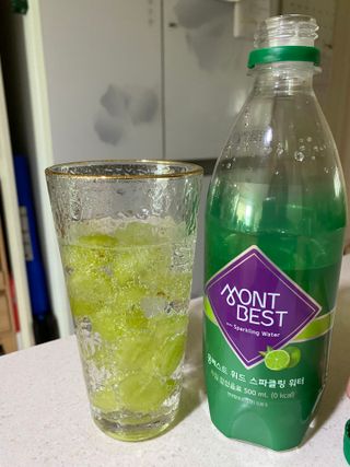 몽베스트 Montbest with Sparkling water Lime20병 — 4.5점을 준 리뷰어가 2021년 10월 올린 사용 사진