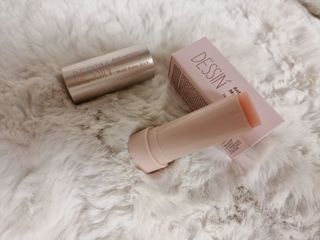 바르는뷰티 데생멀티밤 식물유래성분 97 저분자콜라겐 피부수분 미백 주름개선 멀티밤스틱 — 5점을 준 리뷰어가 2021년 11월 올린 사용 사진