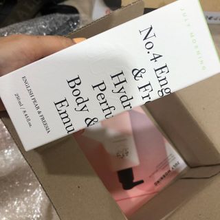 줄라이 모닝 _ JULY MORNING 줄라이모닝 하이드레이팅 퍼퓸드 바디앤핸드 에멀젼 — 5점을 준 리뷰어가 2021년 9월 올린 사용 사진