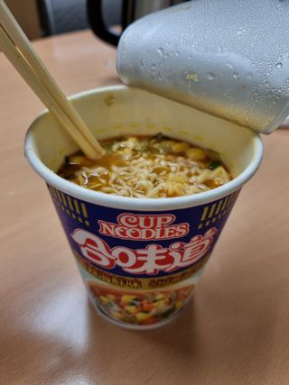 NISSIN 닛신 컵누들  4종 - 씨푸드오리지날, 씨푸드 스파이시, 씨푸드 커리, 씨푸드 XO소스 — 5점을 준 리뷰어가 2021년 12월 올린 사용 사진