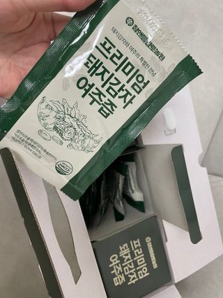 참앤들황토농원 국내산 돼지감자와 여주를 진하게 담은, 프리미엄 돼지감자 여주즙 80ml X 30포 1박스 — 4.5점을 준 리뷰어가 2023년 2월 올린 사용 사진