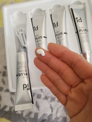 아이디플라코스메틱 아이디 브이로직 플러스 크림 15ml X 4EA — 5점을 준 리뷰어가 2022년 1월 올린 사용 사진