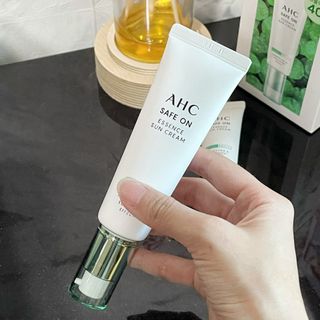 [AHC] 세이프온 에센스 선크림 올리브영 스페셜 증정 기획세트 — 5점을 준 리뷰어가 2022년 6월 올린 사용 사진