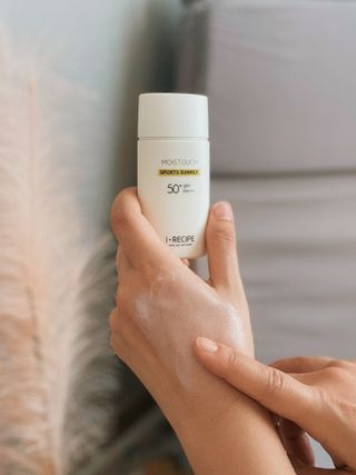 아이레시피 모이스트터치 스포츠 선밀크 50ml (SPF50+ PA+++) — 5점을 준 리뷰어가 2023년 4월 올린 사용 사진