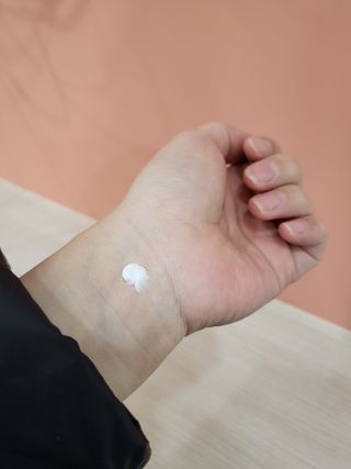 러브모아 향수 고체향수 승무원 고체향수 바르는 향수 니치향수 도손 우드세이지 앤 씨솔트 — 4점을 준 리뷰어가 2022년 12월 올린 사용 사진