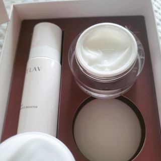 프리마인 바르기만 하면 철벽 스킨케어+24시간 마스크팩 효과. 셀라브 리제너레이팅 시스템 부스터+크림 세트 — 4점을 준 리뷰어가 2023년 8월 올린 사용 사진