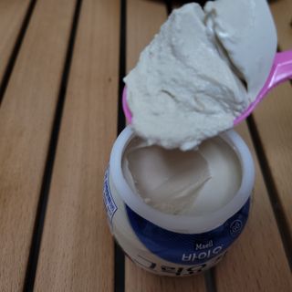매일바이오 그릭요거트 오리지널 플레인 4개, 로스터리 커피믹스 4개 — 5점을 준 리뷰어가 2021년 12월 올린 사용 사진