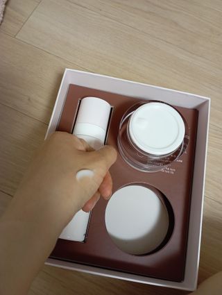 프리마인 바르기만 하면 철벽 스킨케어+24시간 마스크팩 효과. 셀라브 리제너레이팅 시스템 부스터+크림 세트 — 4점을 준 리뷰어가 2023년 6월 올린 사용 사진