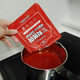 빨간키트 떡볶이 밀키트 2~3인분 매운맛 국물 떡볶이 만들기 쉬운 황금 레시피 분말 소스로 간편한 요리 — 4점을 준 리뷰어가 2021년 10월 올린 사용 사진