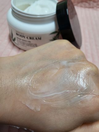 버텍스넘버원 버텍스 넘버원 햄프씨드오일 핸드밤, 바디크림 — 5점을 준 리뷰어가 2022년 3월 올린 사용 사진