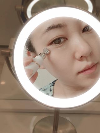 산수시 일루미네이팅 펄 영양 다크서클 스틱 아이 크림 케어 15ml — 5점을 준 리뷰어가 2021년 5월 올린 사용 사진