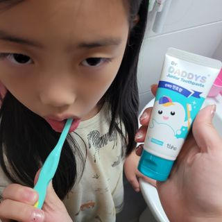 닥터데디스 안심불소 튼튼치약(청포도, 민트 중 택 1) 60g + 여행용 미니 치약 15g — 5점을 준 리뷰어가 2022년 8월 올린 사용 사진