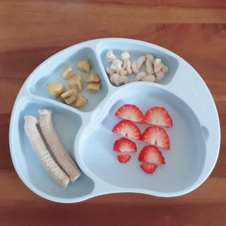 유비맘 캐릭터 실리콘 흡착 식판_색상 랜덤발송 — 5점을 준 리뷰어가 2021년 1월 올린 사용 사진