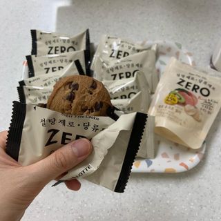 ZERO (초콜릿 칩 쿠키, 카카오 케이크, 후르츠 젤리, 아이스 콜라, 아이스 초코바) — 4점을 준 리뷰어가 2022년 6월 올린 사용 사진