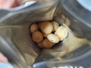 도이퉁 마카다미아 넛 90g  로얄 마카넛 오리지널 쏠트 허니 — 5점을 준 리뷰어가 2021년 3월 올린 사용 사진