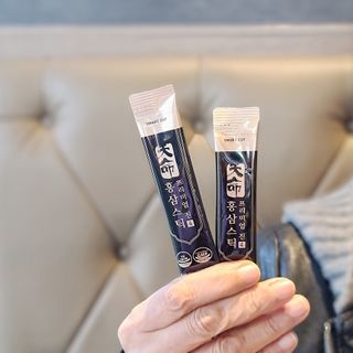 헬스업_천명진프리미엄홍삼스틱_10ml x 30포 — 5점을 준 리뷰어가 2021년 1월 올린 사용 사진
