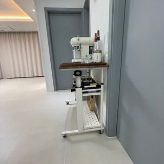 올맘 폴딩 모션테이블 6단계 높낮이조절 아이보리/다크브라운 — 5점을 준 리뷰어가 2021년 9월 올린 사용 사진
