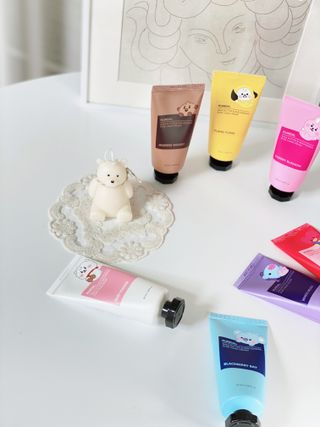 쿤달 BT21 시어버터 앤 마카다미아 퓨어 핸드크림 50ml 7구 기프트 세트 — 5점을 준 리뷰어가 2021년 3월 올린 사용 사진