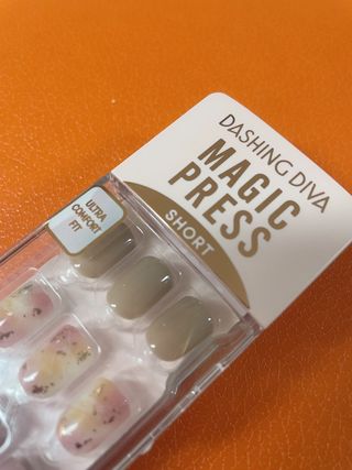 데싱디바 매직프레스 가을신상 숏 스퀘어_3종 중 택1 — 5점을 준 리뷰어가 2021년 9월 올린 사용 사진