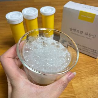 [슬림드랍 레몬맛] 건기식 다이어트 보조제 겸 비타민 — 3점을 준 리뷰어가 2022년 1월 올린 사용 사진