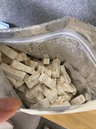 [펫시밀] 원물그대로 영양듬뿍 동결건조 왕북어트릿300g,왕치킨트릿400g,열빙어트릿300g 대용량 간식 — 5점을 준 리뷰어가 2023년 5월 올린 사용 사진