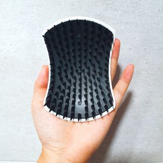 온가족 시원한샴푸 깨끗한두피 샴푸브러쉬 두피스케일링 히트팡블랙에디션 — 5점을 준 리뷰어가 2021년 8월 올린 사용 사진