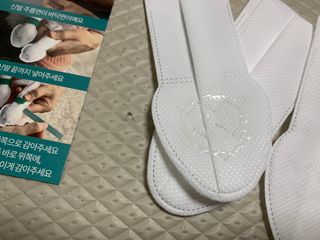 코보콩 에어슈즈 강아지 일회용 신발 소용량 패키지 20매 초경량  미끄럼방지 실내외 겸용 — 4점을 준 리뷰어가 2022년 2월 올린 사용 사진