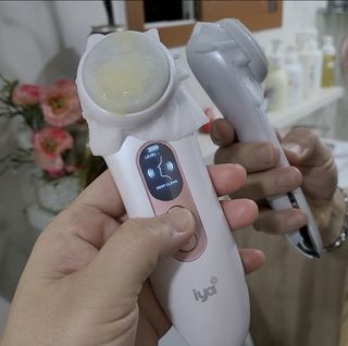 올인원 피부관리 이야 갈바닉 마사지기 — 5점을 준 리뷰어가 2023년 3월 올린 사용 사진