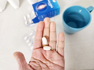 [경남제약헬스케어]케어플러스 관절엔 MSM 1000mg 60정/1개월분/관절/뼈/연골 영양/비타민D+아연/1일2정 — 5점을 준 리뷰어가 2024년 1월 올린 사용 사진