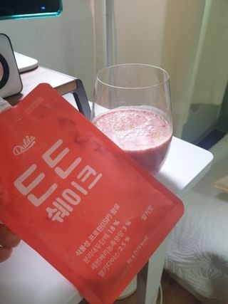 [덜다] 든든 식물성 단백질 쉐이크 40g X 7입 (곡물/딸기) — 4.5점을 준 리뷰어가 2023년 8월 올린 사용 사진