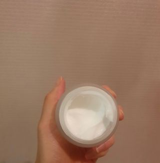 산수시 아쿠아 베네핏 24h 수부지 물광 속건조 수분크림 50ml — 5점을 준 리뷰어가 2021년 8월 올린 사용 사진
