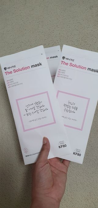 [이지아 마스크] 애니가드 더솔루션마스크 KF80 대형 컬러 4종 — 5점을 준 리뷰어가 2021년 6월 올린 사용 사진