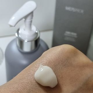 엠디스픽 무향 바리스타 핸드크림 울트라 고보습 대용량 펌핑 245g — 5점을 준 리뷰어가 2022년 12월 올린 사용 사진