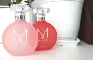 자연스러운 샴푸향이 나는 메블릭퍼퓸 케라 50ml +상큼달달한 라즈베리향이 나는 메블릭퍼퓸 라즈베리 50ml — 3점을 준 리뷰어가 2022년 9월 올린 사용 사진