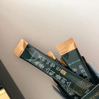 서울약사신협_프리미엄 진 녹용스틱 플러스10g x 30포 — 5점을 준 리뷰어가 2021년 7월 올린 사용 사진
