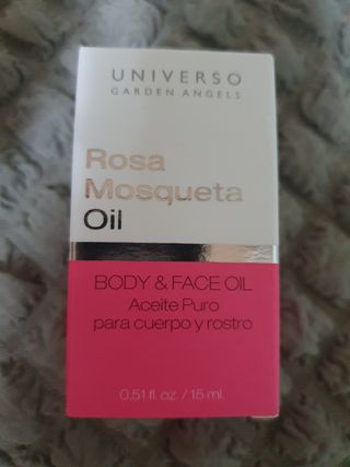 유니베르소 로즈힙 오일 15ml — 5점을 준 리뷰어가 2021년 8월 올린 사용 사진