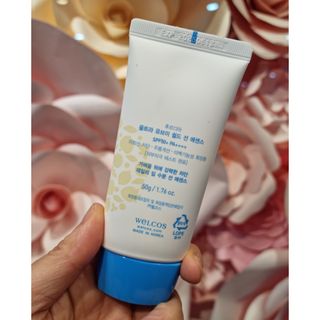 틱톡 [후르디아] 백탁NO! 화잘먹 수분광 선 에센스✨ — 4점을 준 리뷰어가 2023년 8월 올린 사용 사진