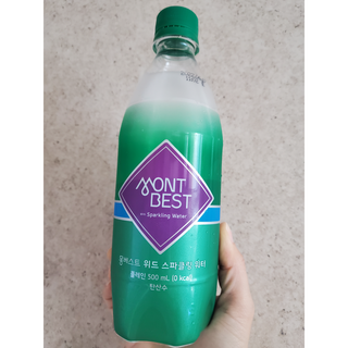 몽베스트 Montbest with Sparkling water Plain 20병 — 5점을 준 리뷰어가 2021년 11월 올린 사용 사진