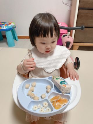 유비맘 캐릭터 실리콘 흡착 식판_색상 랜덤발송 — 5점을 준 리뷰어가 2021년 1월 올린 사용 사진